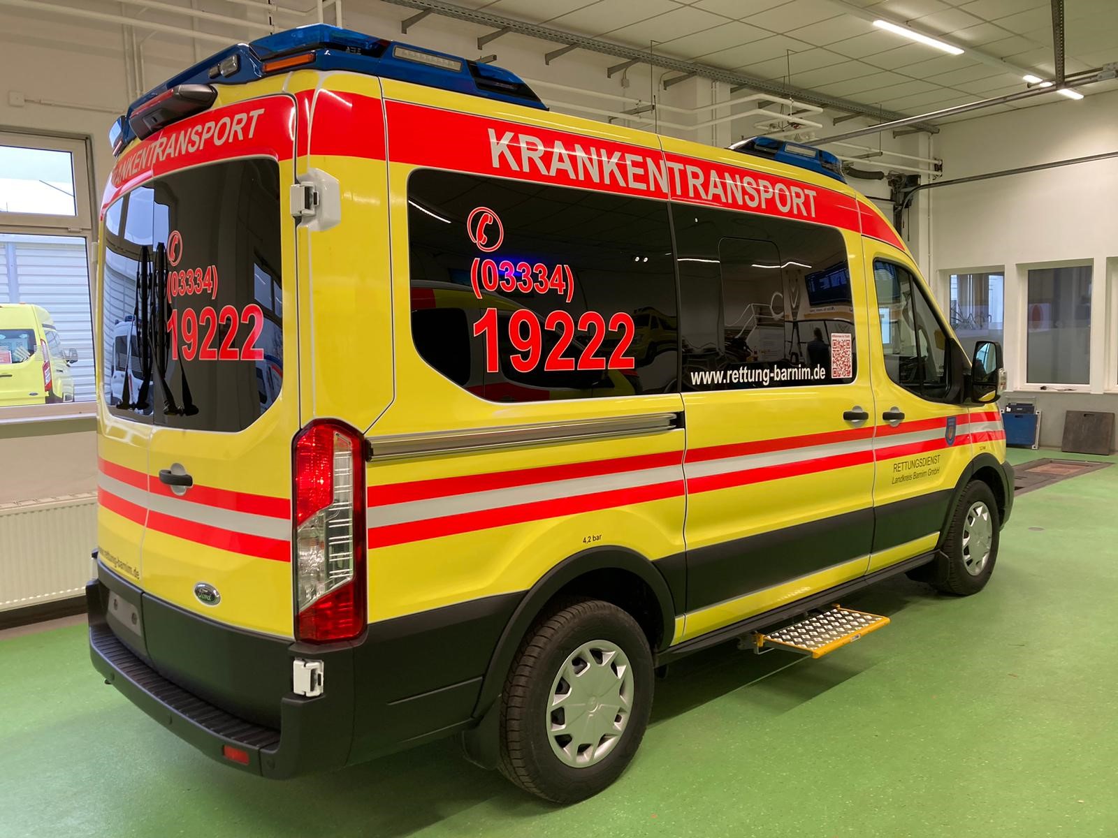 Zwei neue Krankentransportwagen - stetige Erneuerung des Fahrzeugpools ...